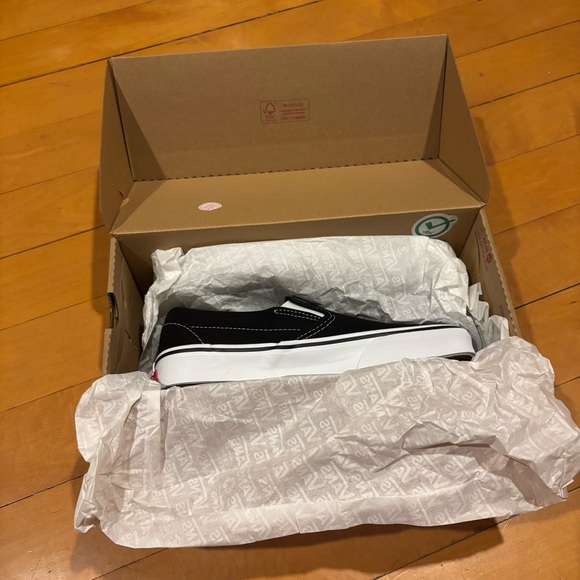 NWT Vans Black Classic Slip-On Sneakers - Picture 5 of 8